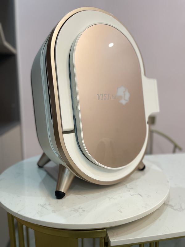 เครื่องวิเคราะห์ผิวแบบพกพาขนาด 10.1 นิ้ว 3D สีขาวสำหรับการใช้เครื่องสำอาง